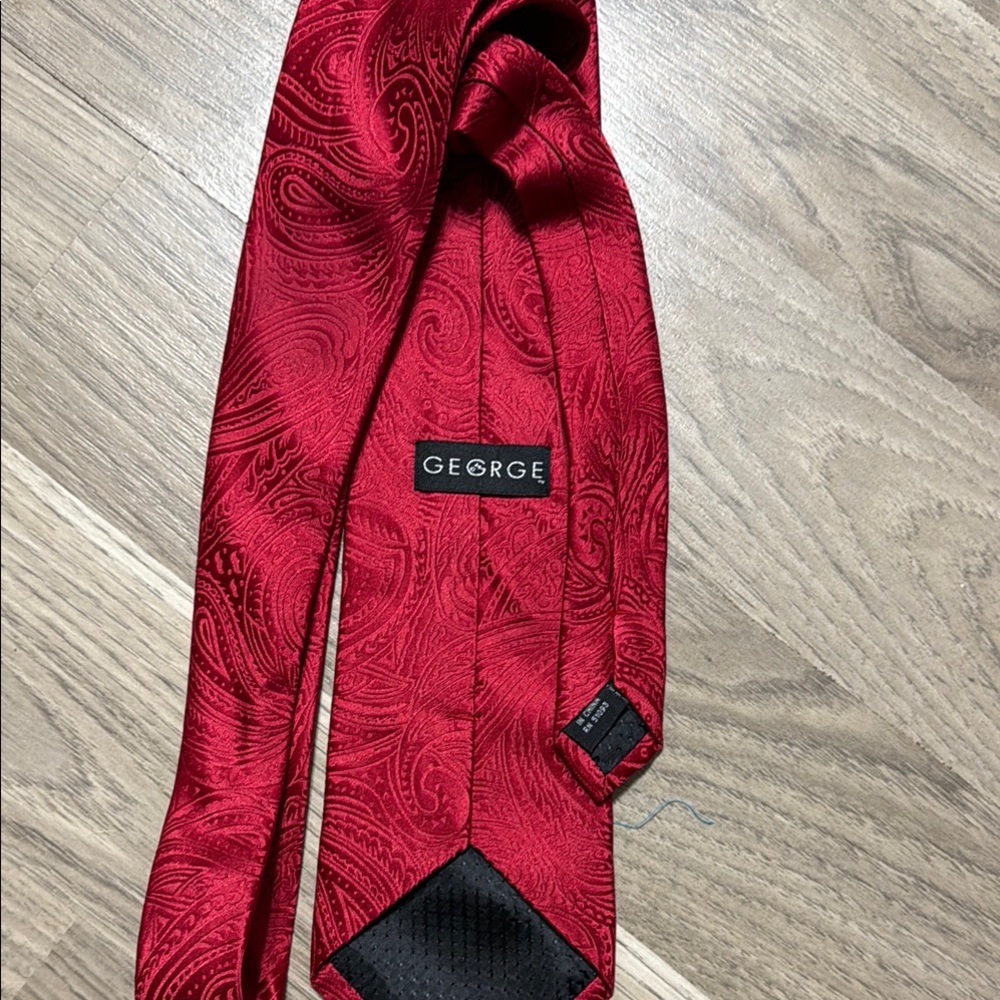 George Red Classic Silk Tie - Picture 2 of 3